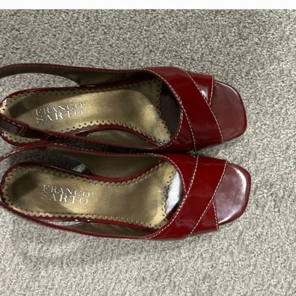 Red slip-on kitten heels - Picture 3 of 3